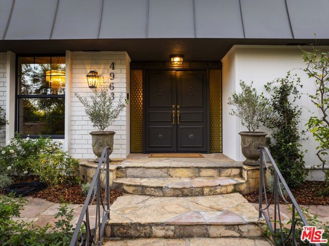 4963 Queen Victoria Road, Woodland Hills (los Angeles), CA 91364