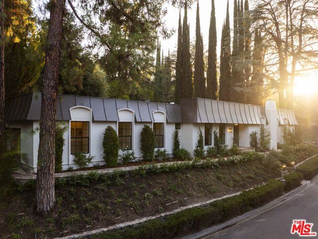 4963 Queen Victoria Road, Woodland Hills (los Angeles), CA 91364