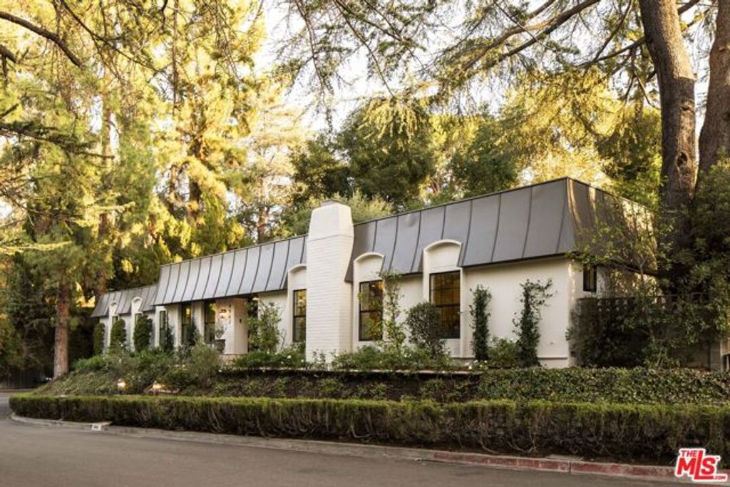 4963 Queen Victoria Road, Woodland Hills (los Angeles), CA 91364