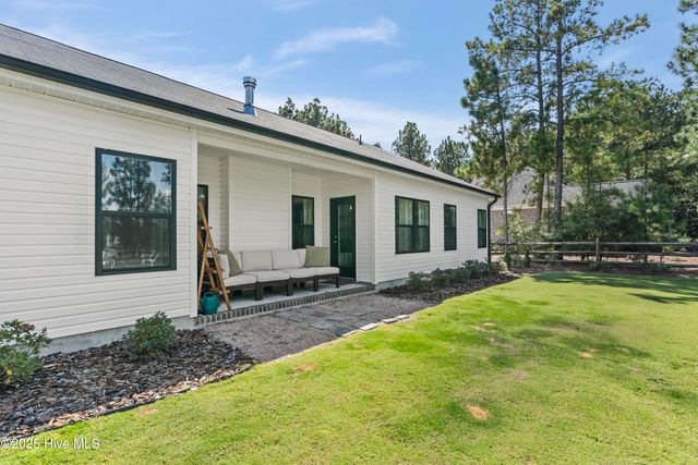 146 Devonshire Avenue W, Seven Lakes, NC 27376