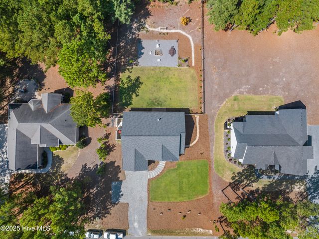 146 Devonshire Avenue W, Seven Lakes, NC 27376
