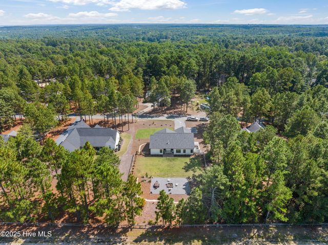146 Devonshire Avenue W, Seven Lakes, NC 27376