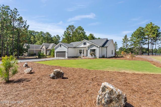 146 Devonshire Avenue W, Seven Lakes, NC 27376
