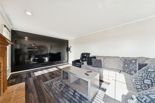 522 Leland Dr, Baldwin Boro, PA 15236