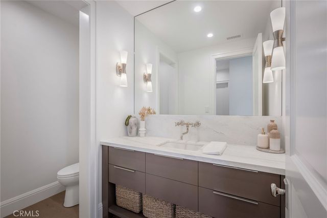 702 Saint James Pl, Newport Beach, CA 92663