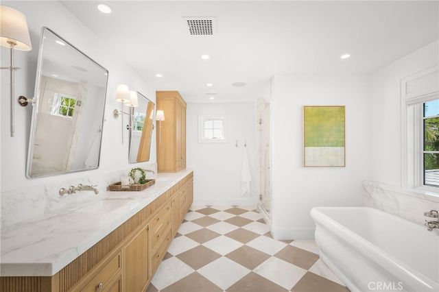 702 Saint James Pl, Newport Beach, CA 92663