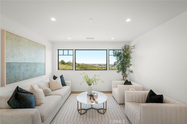 702 Saint James Pl, Newport Beach, CA 92663