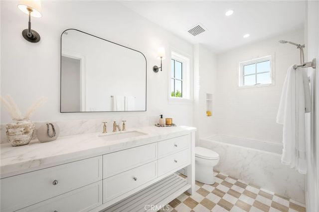 702 Saint James Pl, Newport Beach, CA 92663