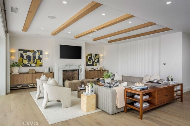 702 Saint James Pl, Newport Beach, CA 92663