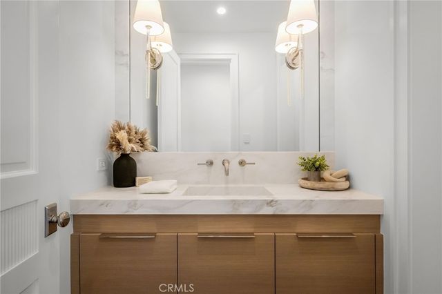 702 Saint James Pl, Newport Beach, CA 92663