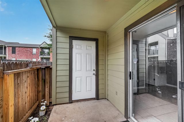 18800 Egret Bay Blvd Boulevard 503, Webster, TX 77058