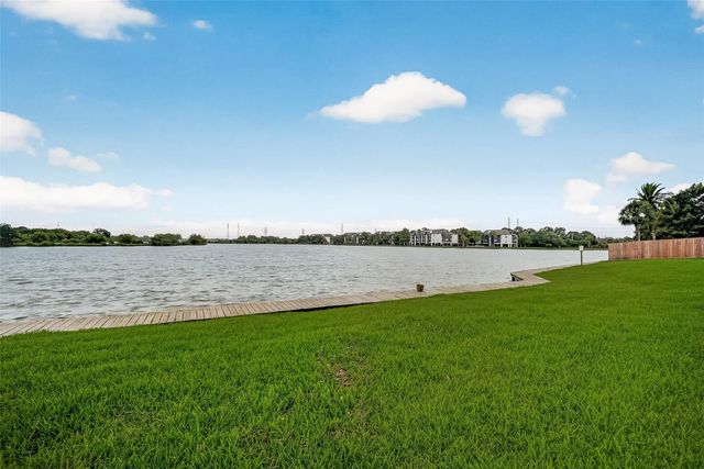 18800 Egret Bay Blvd Boulevard 503, Webster, TX 77058