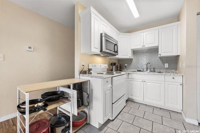 1322 NE 1ST AVENUE, Gainesville, FL 32641