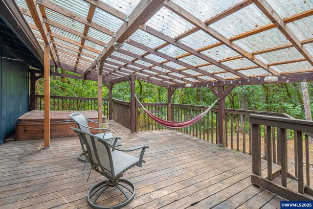 31722 McLoughlin Dr, Philomath, OR 97370