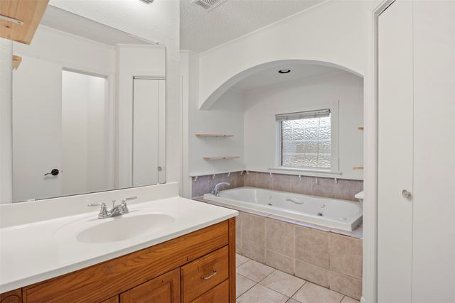 136 Louise Ritter Boulevard, Red Oak, TX 75154