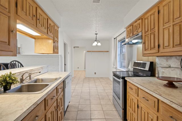 136 Louise Ritter Boulevard, Red Oak, TX 75154