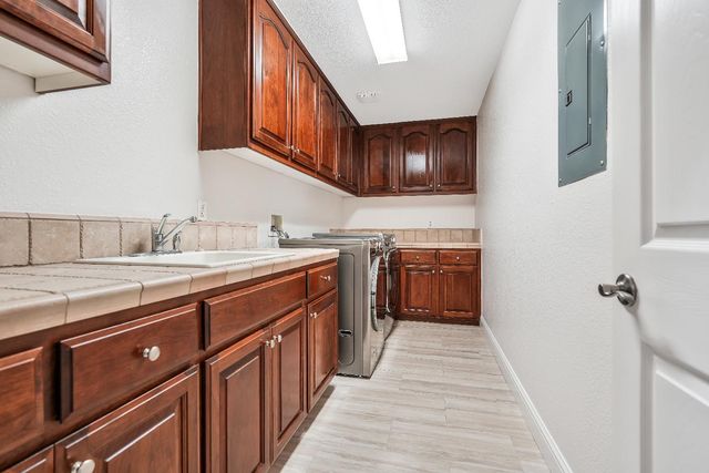 1455 Montauban Ct, Tracy, CA 95304