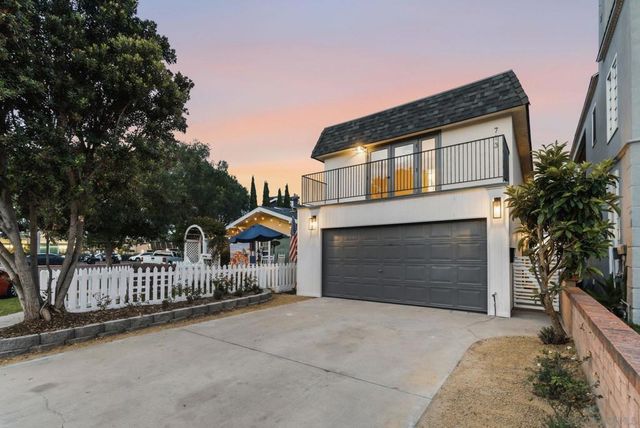 713 719 D AVENUE, Coronado, CA 92118