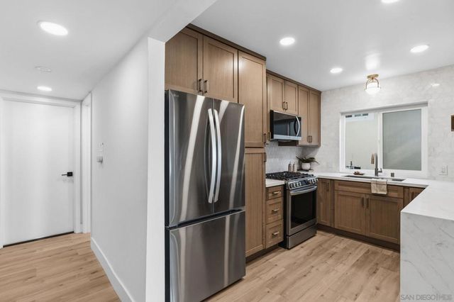 713 719 D AVENUE, Coronado, CA 92118