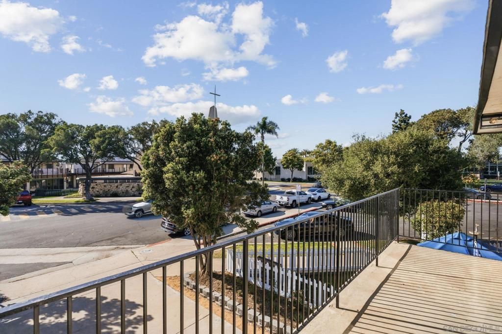 Image 11 of property listing at 713 719 D AVENUE, Coronado, CA 92118