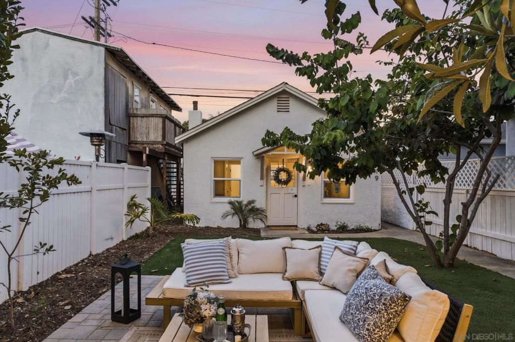 Image 15 of property listing at 713 719 D AVENUE, Coronado, CA 92118
