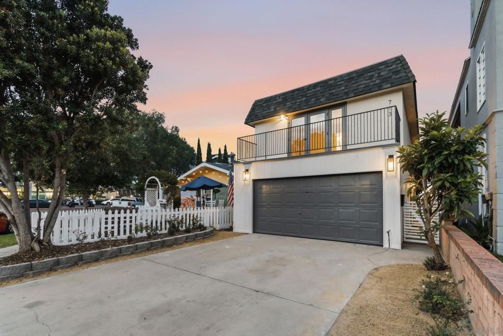 Image 26 of property listing at 713 719 D AVENUE, Coronado, CA 92118