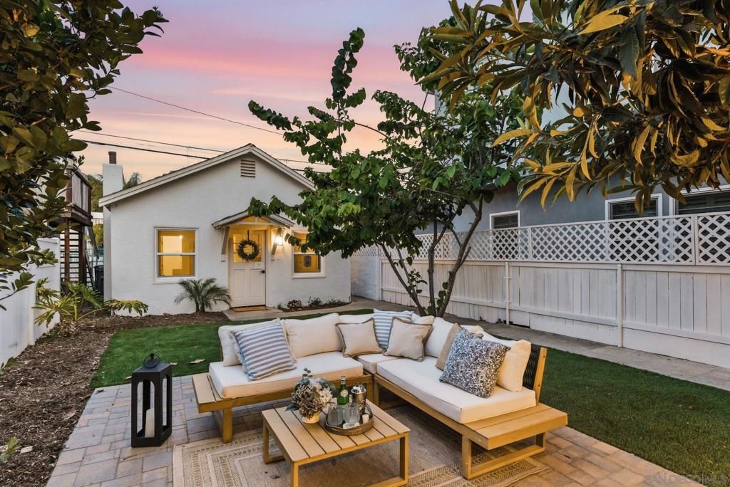 Image 28 of property listing at 713 719 D AVENUE, Coronado, CA 92118