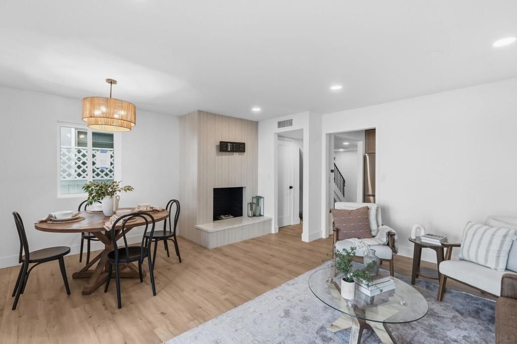 Image 3 of property listing at 713 719 D AVENUE, Coronado, CA 92118