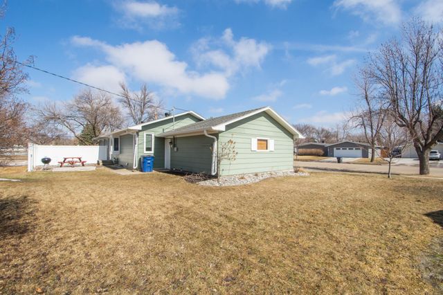 2205 14th Street S, Moorhead, MN 56560