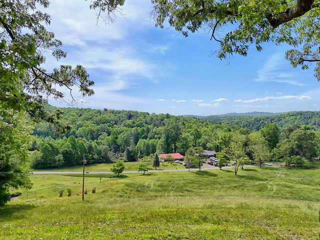 3235 Hiwassee Dam Access, Murphy, NC 28906