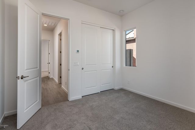 927 E PASEO Way, Phoenix, AZ 85042