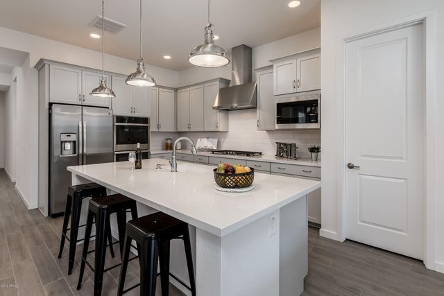 927 E PASEO Way, Phoenix, AZ 85042