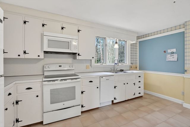 121 South Dr, Bridgewater, MA 02324