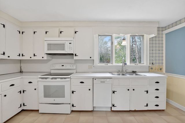 121 South Dr, Bridgewater, MA 02324