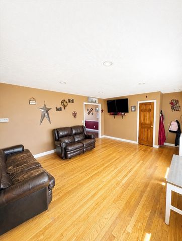 48 Sullivan Dr, Northbridge, MA 01588