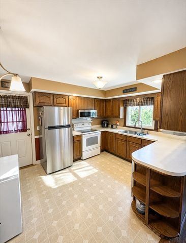 48 Sullivan Dr, Northbridge, MA 01588