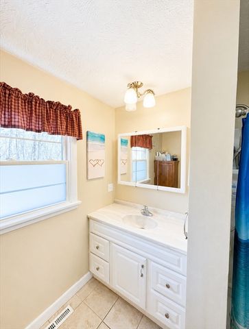 48 Sullivan Dr, Northbridge, MA 01588