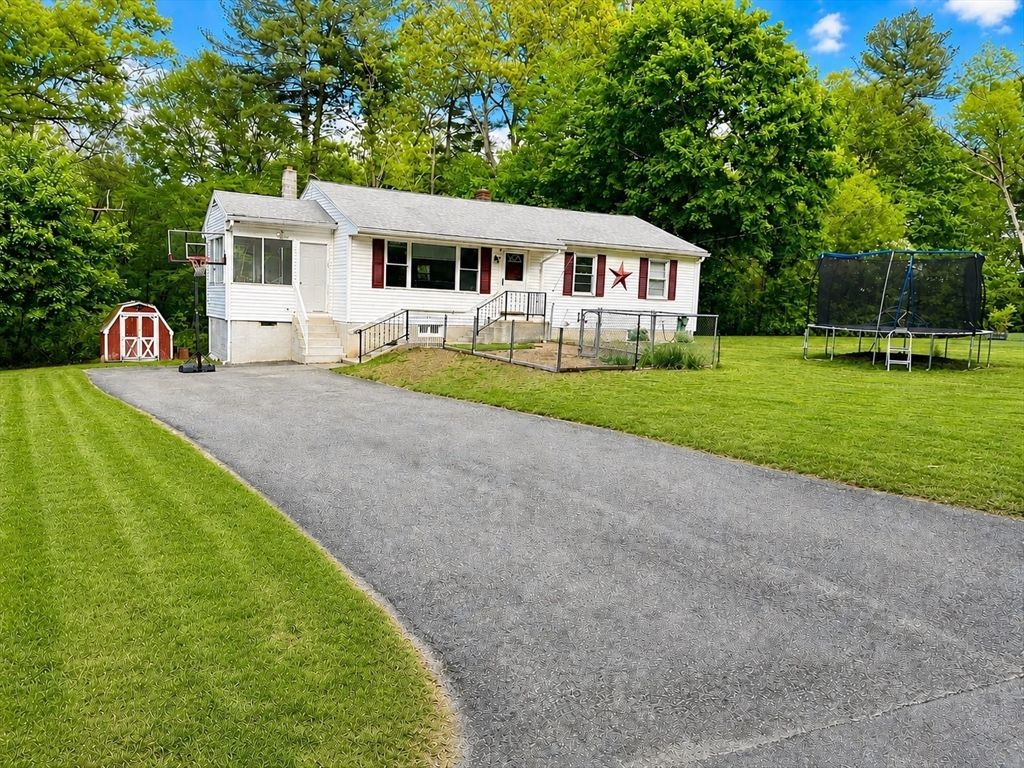 48 Sullivan Dr, Northbridge, MA 01588