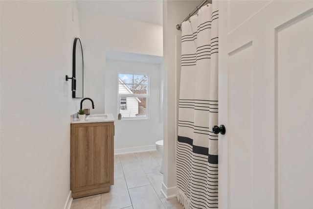 906 Cleveland Avenue, Des Moines, IA 50316