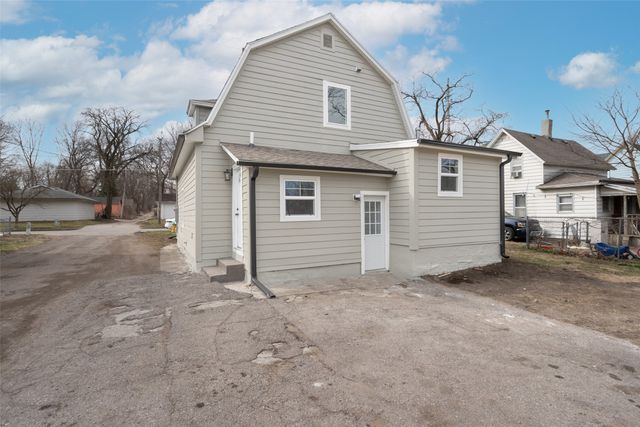 906 Cleveland Avenue, Des Moines, IA 50316