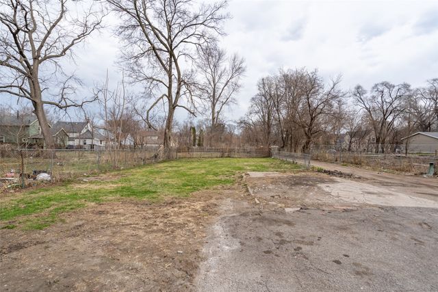 906 Cleveland Avenue, Des Moines, IA 50316