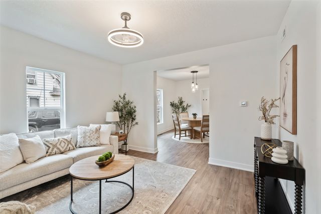 906 Cleveland Avenue, Des Moines, IA 50316