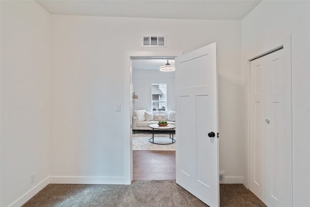 906 Cleveland Avenue, Des Moines, IA 50316