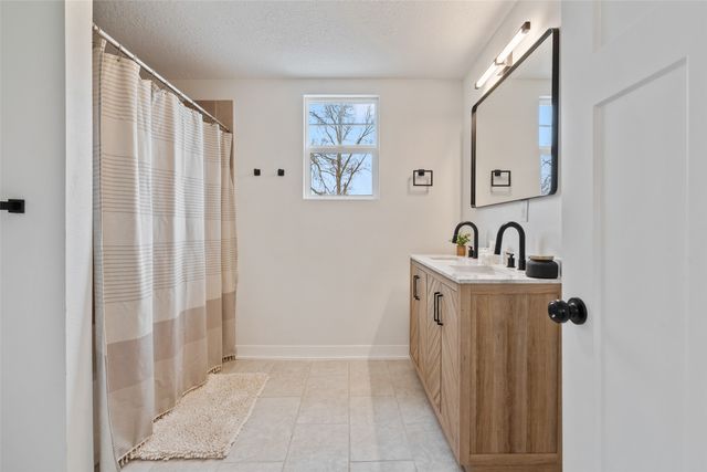 906 Cleveland Avenue, Des Moines, IA 50316