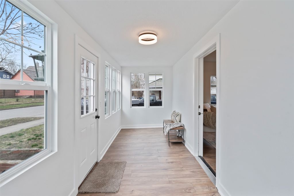 906 Cleveland Avenue, Des Moines, IA 50316