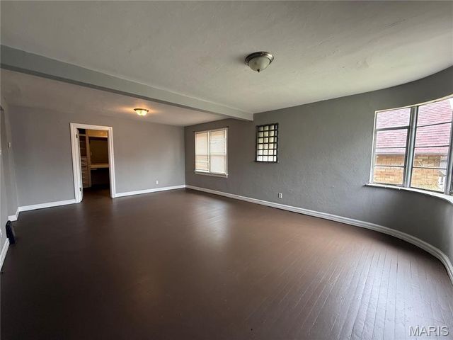 3010 Kemp Drive, St Louis, MO 63121