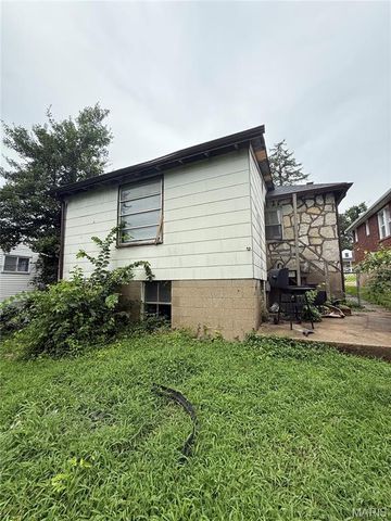3010 Kemp Drive, St Louis, MO 63121