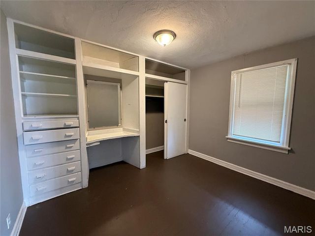 3010 Kemp Drive, St Louis, MO 63121