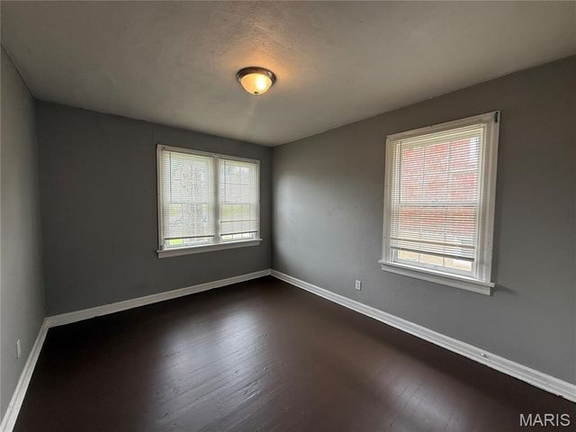 3010 Kemp Drive, St Louis, MO 63121