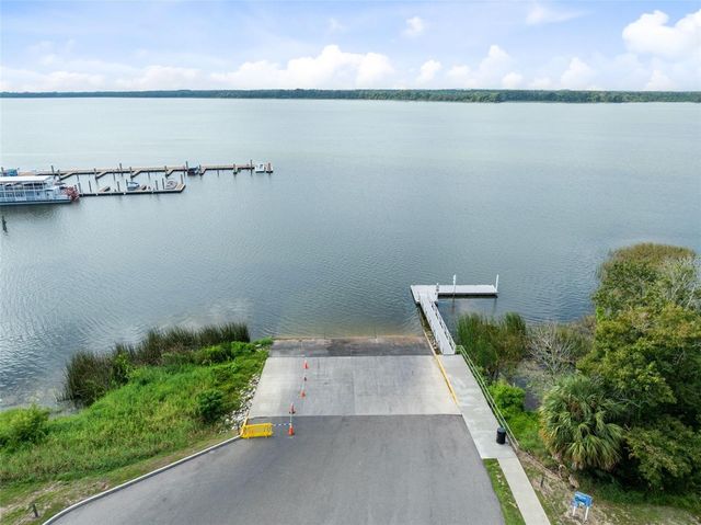 477 MARINA LANE, Tavares, FL 32778